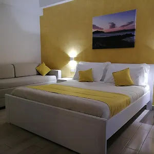 La Casa Du Barone Bed & Breakfast Falcone